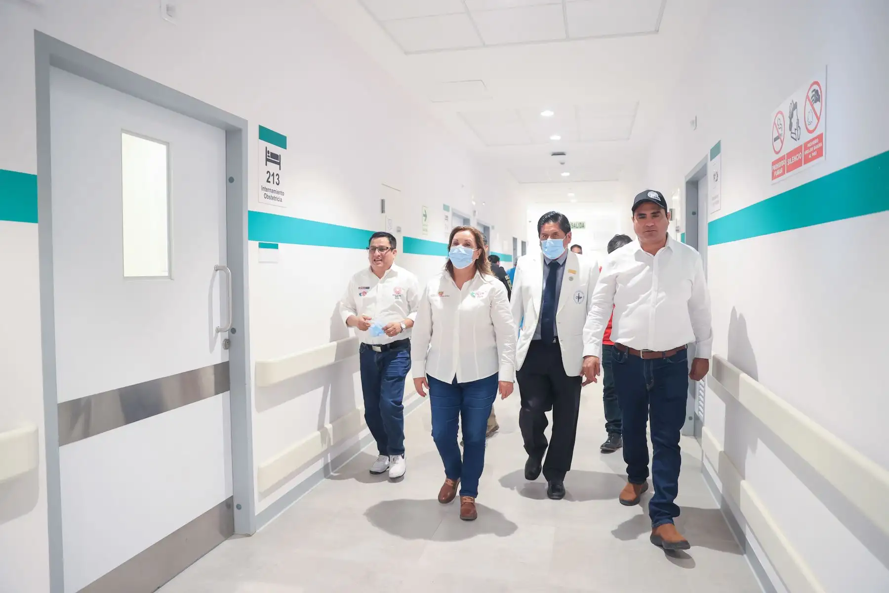 La presidenta de la República, Dina Ercilia Boluarte Zegarra, inauguró la nueva infraestructura del Centro de Salud Castilla I-4 en la región Piura, en donde estuvieron presente ministros de Estado, autoridades locales y personal de salud. Foto: ANDINA/Presidencia