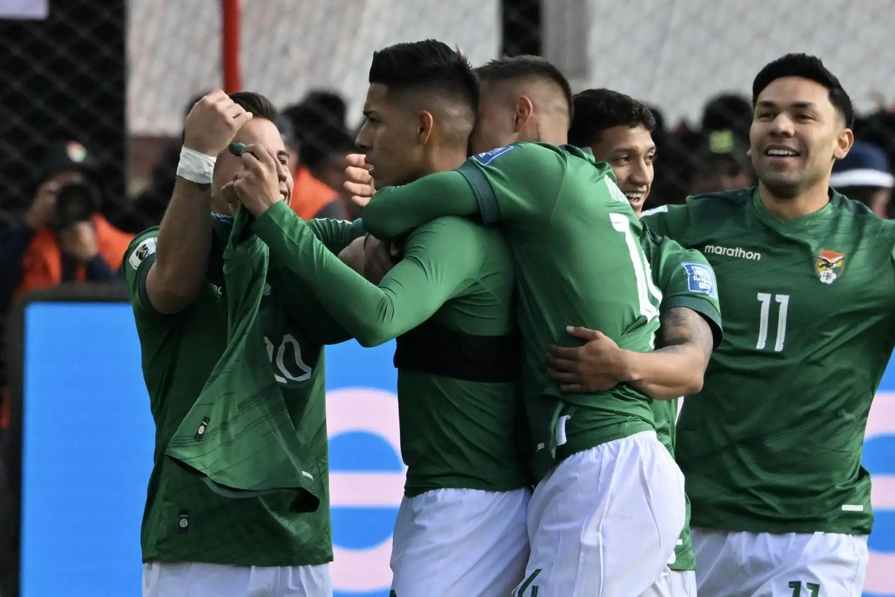 Bolivianos vencieron a la Vinotinto con goles de Ramiro Vaca, Carmelo Algarañaz, Miguel Terceros y Enzo Monteiro en el estadio El Alto de La Paz, a más de 4,000 metros sobre el nivel del mar. Foto: AFP