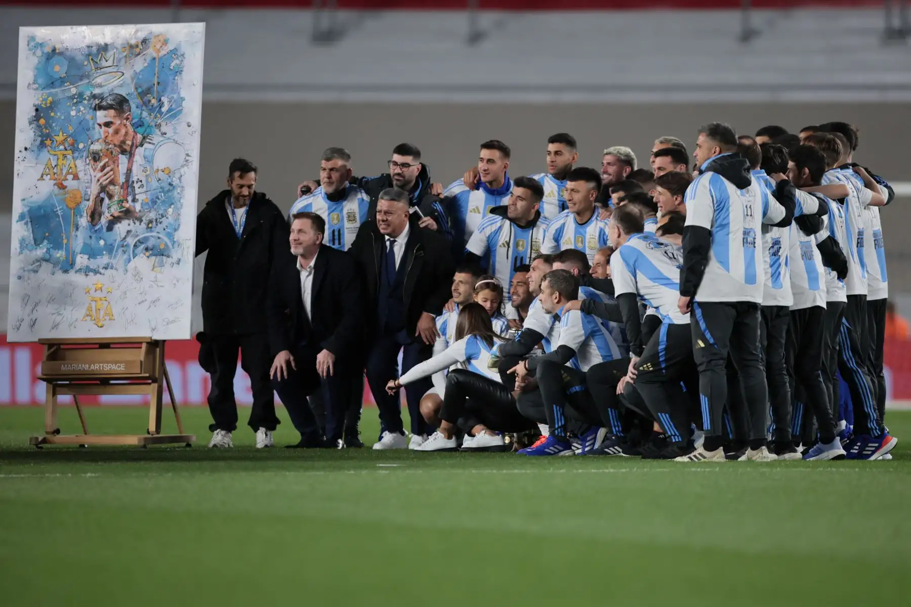 Di María, de 36 años, le dijo adiós a la Albiceleste después de 18 temporadas en el seleccionado mayor, con el que ganó la Copa Mundial de Catar 2022, las copas América Brasil 2021 y Estados Unidos 2024, y la Finalissima 2022, además de obtener el oro olímpico en Pekín 2008 y el Mundial juvenil Sub 20 en Canadá 2007. Foto: EFE