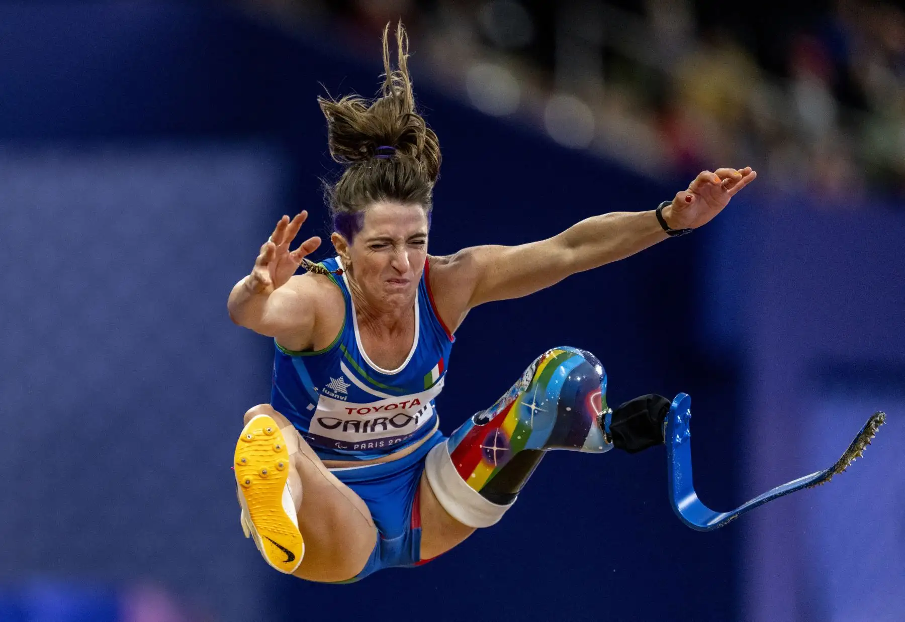 La italiana Martina Caironi compite en la final de salto de longitud femenino paralímpico T63 durante los Juegos Paralímpicos de París 2024. Foto: ANDINA/AFP
