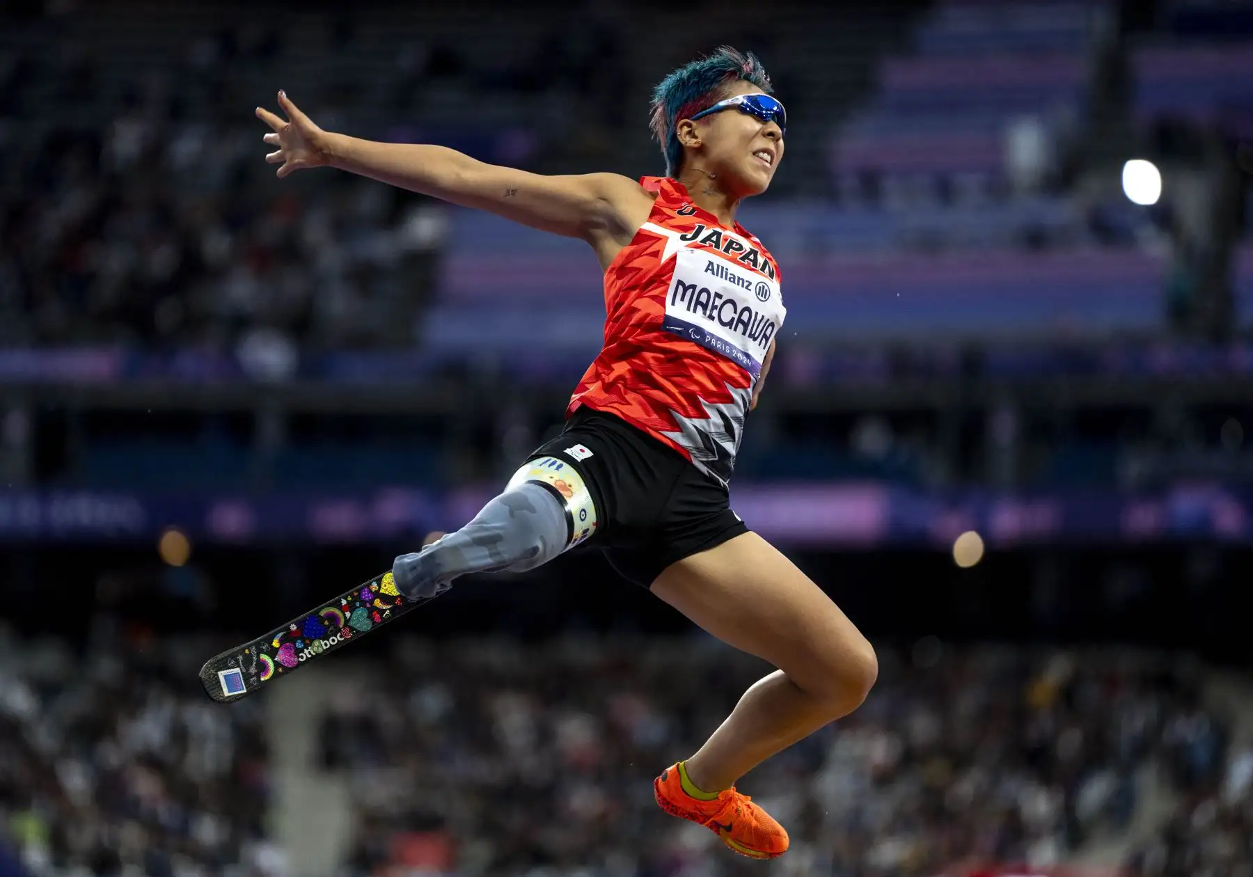La japonesa Kaede Maegawa compite en la final de salto de longitud femenino paralímpico T63 durante los Juegos Paralímpicos de París 2024. 
Foto: ANDINA/AFP