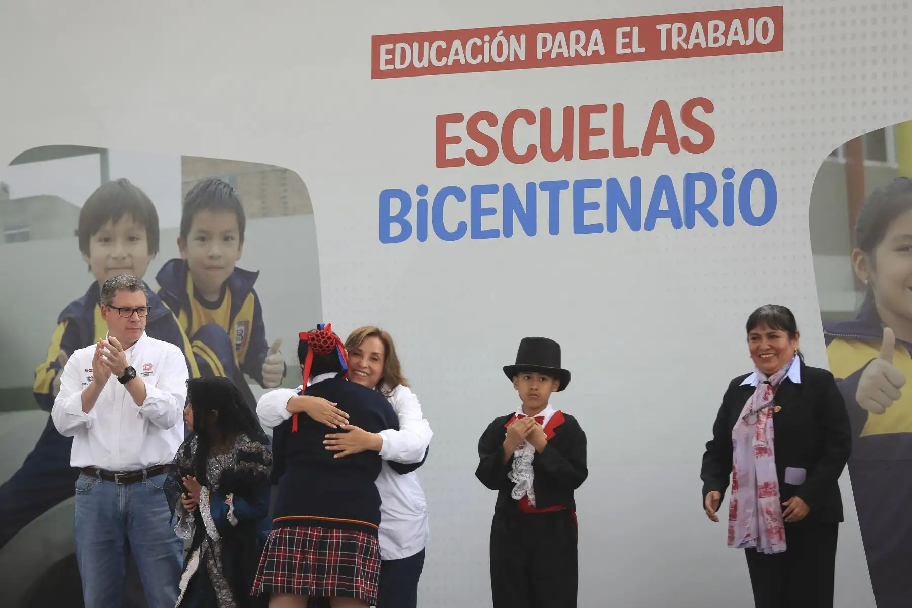 La presidenta de la república, Dina Ercilia Boluarte Zegarra, participa en la inauguración de la decimosegunda #EscuelaBicentenario, I. E. N.° 101-1166 Simón Bolívar en el Cercado de Lima. Foto: ANDINA/Prensa Presidencia