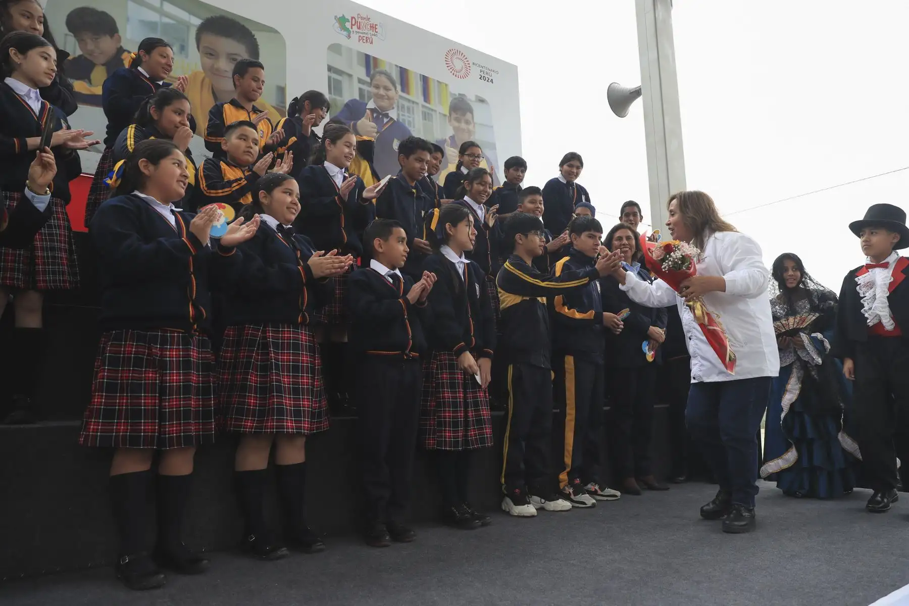 La presidenta de la república, Dina Ercilia Boluarte Zegarra, participa en la inauguración de la decimosegunda #EscuelaBicentenario, I. E. N.° 101-1166 Simón Bolívar en el Cercado de Lima. Foto: ANDINA/Prensa Presidencia
