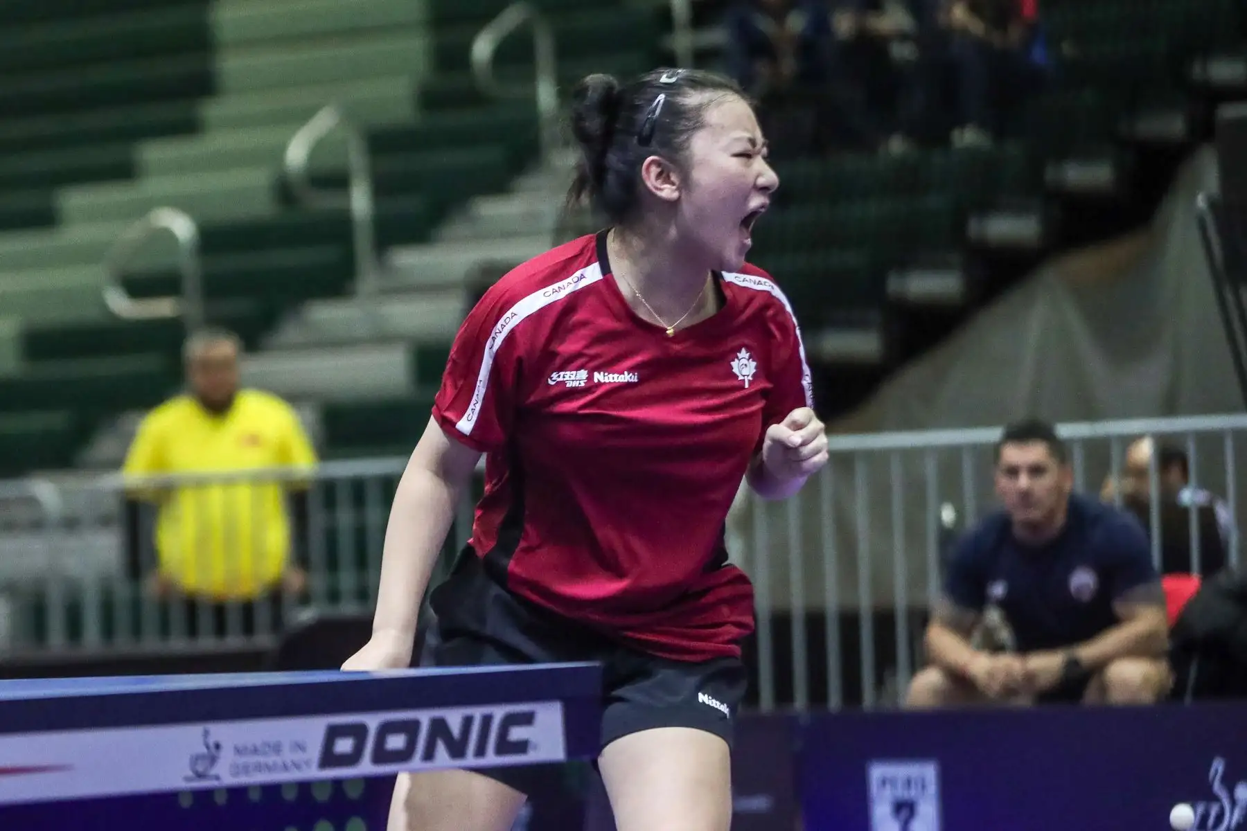 La canadiense Demi Cai celebra un punto durante su competencia de singles femenino. Foto: ANDINA/ Connie Calderon