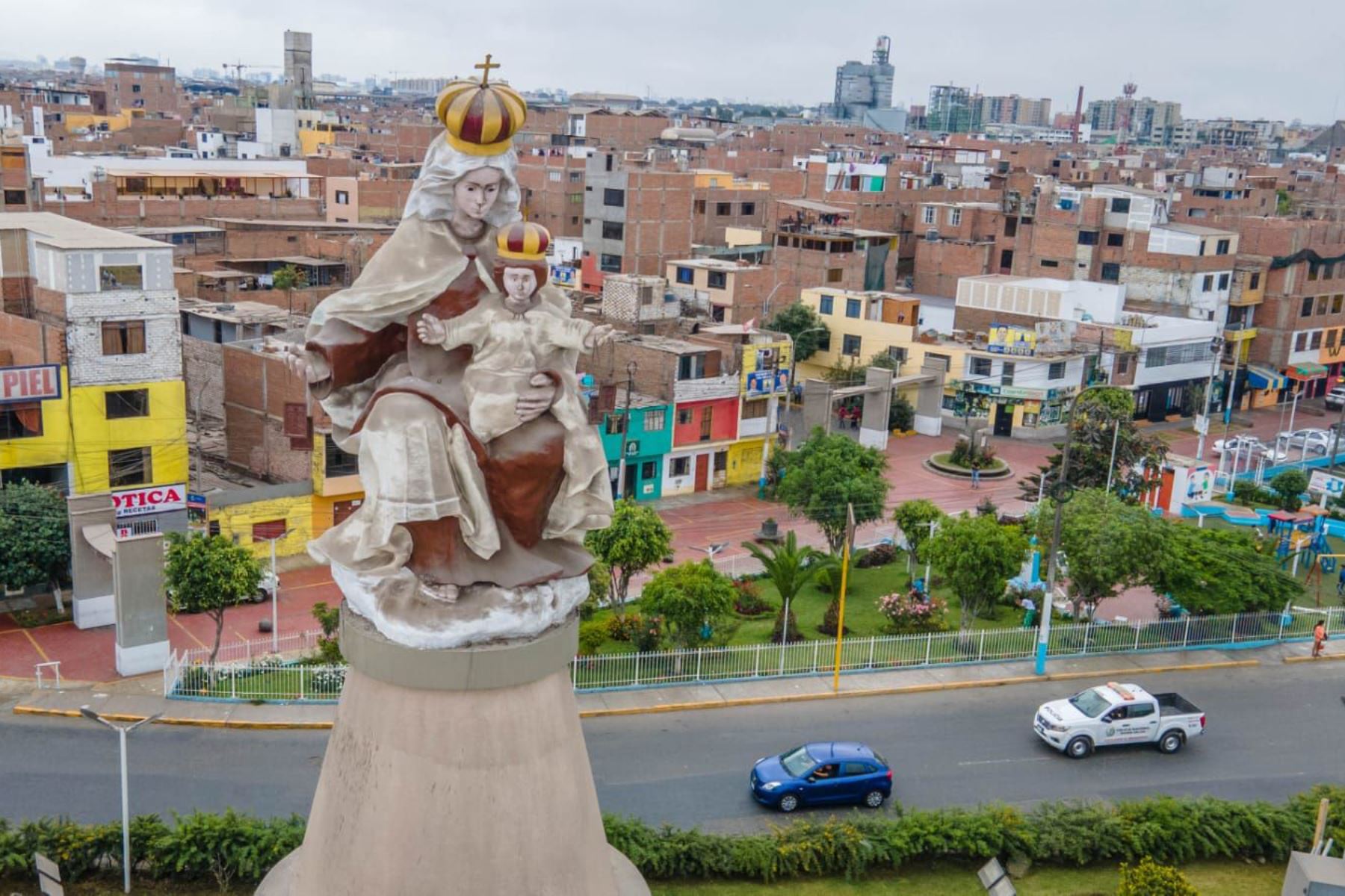 Monumento de la Virgen del Carmen del distrito Carmen de la Legua-Reynoso será desplazado unos metros para facilitar el acceso al nuevo Aeropuerto Internacional Jorge Chávez. Foto: ANDINA/Municipalidad de Carmen de la Legua-Reynoso.