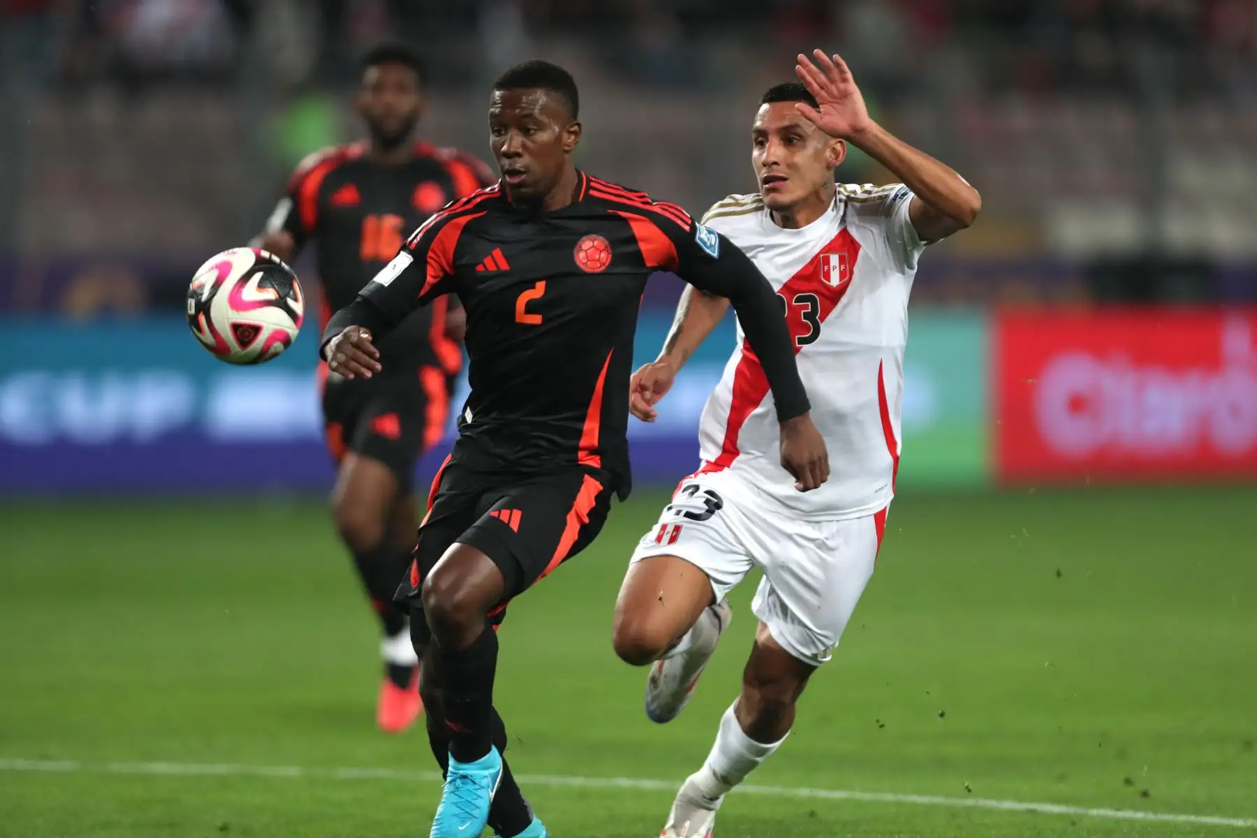 Las selecciones de Perú y Colombia se enfrentan en el Estadio Nacional de la ciudad de Lima, en el partido de fútbol por la fecha 7 de las Eliminatorias rumbo al Mundial 2026. Foto: ANDINA/Lino Chipana
