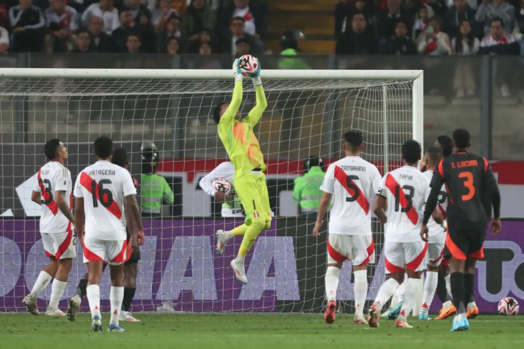 Las selecciones de Perú y Colombia se enfrentan en el Estadio Nacional de la ciudad de Lima, en el partido de fútbol por la fecha 7 de las Eliminatorias rumbo al Mundial 2026. Foto: ANDINA/Lino Chipana. Foto: ANDINA/Difusión
