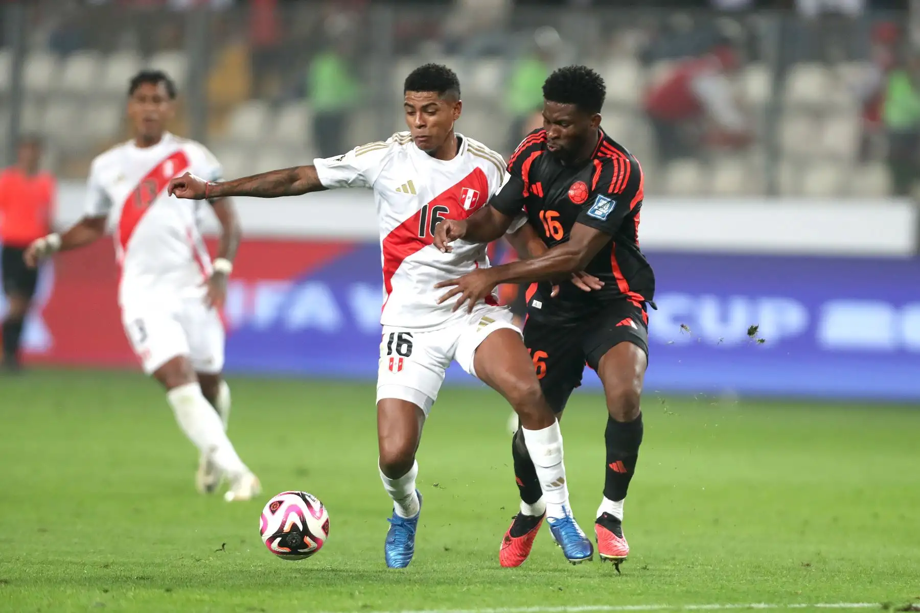 Las selecciones de Perú y Colombia se enfrentan en el Estadio Nacional de la ciudad de Lima, en el partido de fútbol por la fecha 7 de las Eliminatorias rumbo al Mundial 2026. Foto: ANDINA/Lino Chipana.