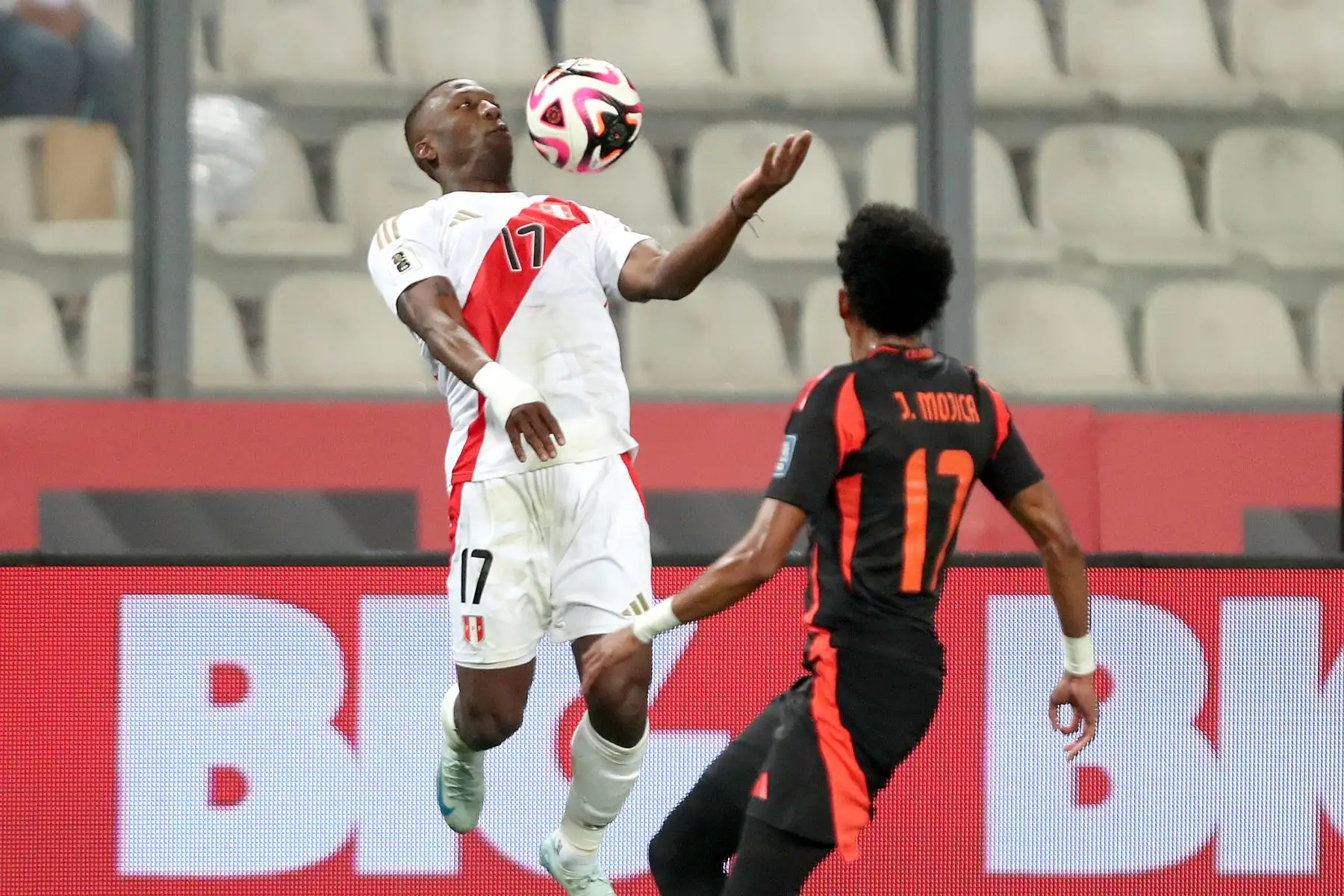 Las selecciones de Perú y Colombia se enfrentan en el Estadio Nacional de la ciudad de Lima, en el partido de fútbol por la fecha 7 de las Eliminatorias rumbo al Mundial 2026. Foto: ANDINA / Lino Chipana.