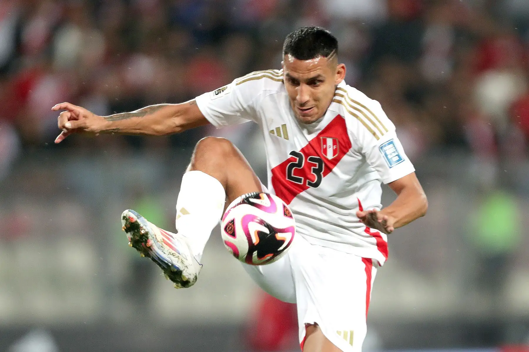 Las selecciones de Perú y Colombia se enfrentan en el Estadio Nacional de la ciudad de Lima, en el partido de fútbol por la fecha 7 de las Eliminatorias rumbo al Mundial 2026. Foto: ANDINA / Lino Chipana.