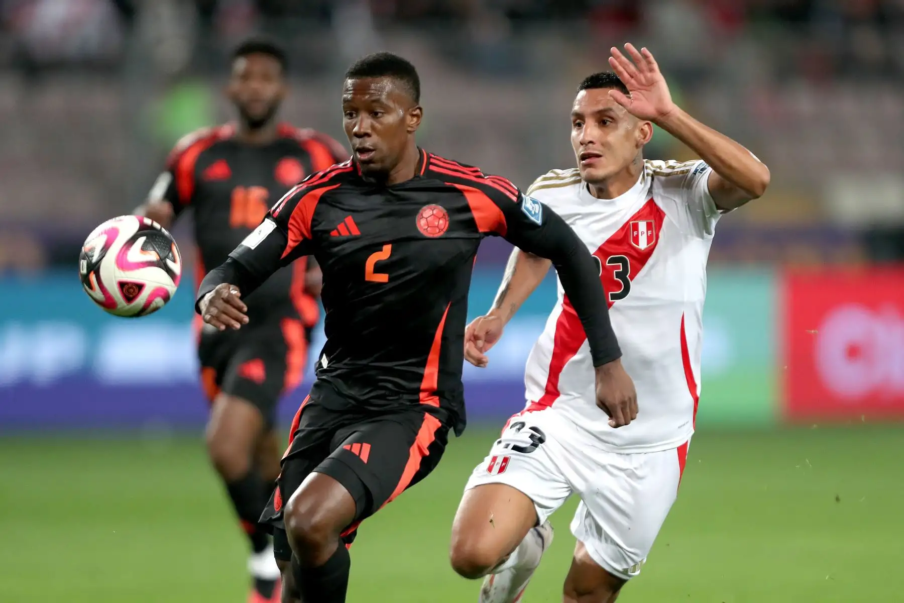 Las selecciones de Perú y Colombia se enfrentan en el Estadio Nacional de la ciudad de Lima, en el partido de fútbol por la fecha 7 de las Eliminatorias rumbo al Mundial 2026. Foto: ANDINA / Lino Chipana.