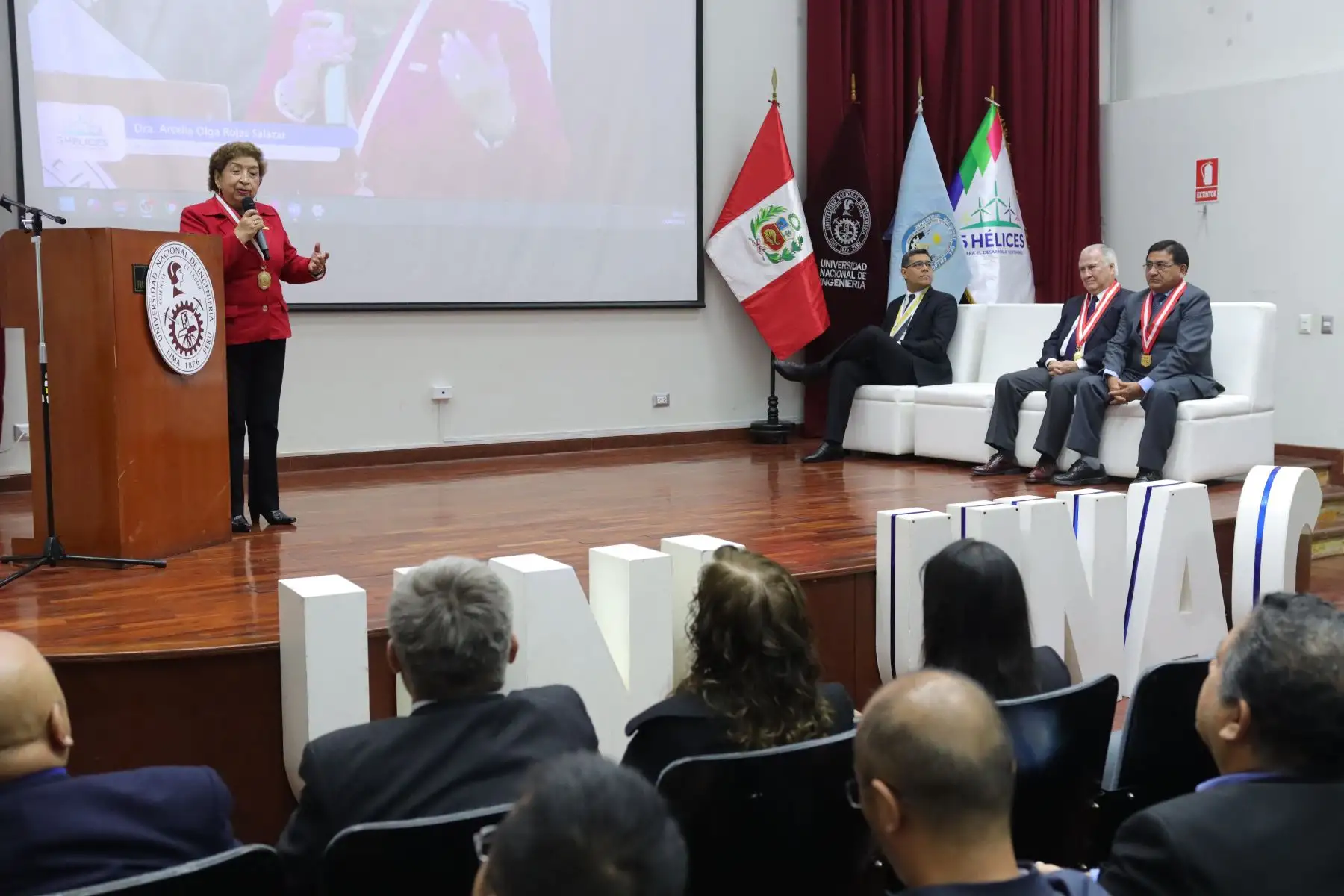 Conferencia descentralizada “5 Hélices para el Desarrollo Sostenible”, en el que se aborda la ampliación del aeropuerto internacional Jorge Chávez así como de los nuevos muelles del puerto del Callao. Rector de la UNI, Dr. Alfonso López Chau.
Rector de la Universidad del Callao, Dra. Arcelia Rojas Salazar.
Rector de la Universidad Agraria, Américo Guevara Pérez.
Universidad Nacional del Callao.
Foto: ANDINA / Lino Chipana.