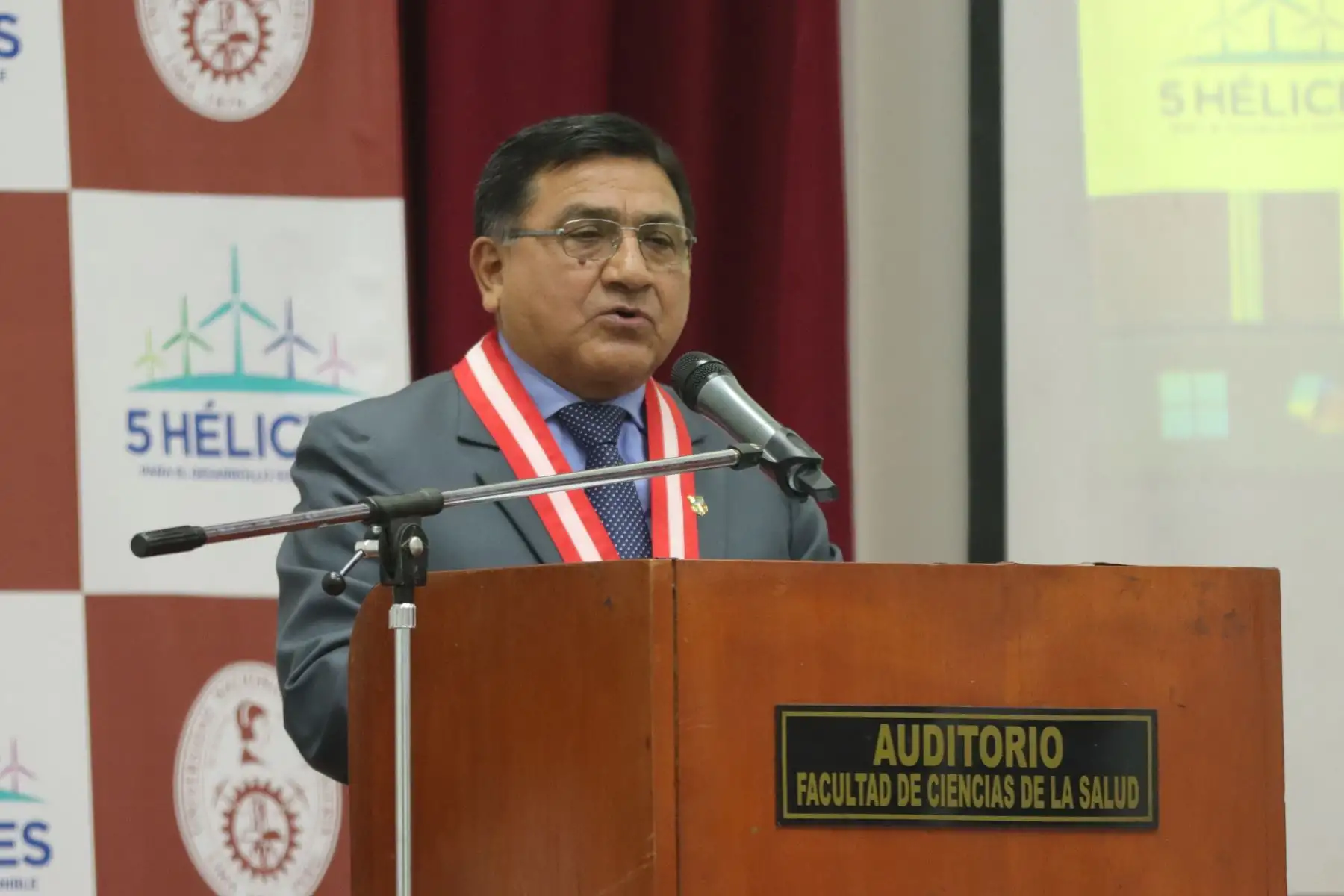 Américo Guevara Pérez, Rectora de la Universidad de Agraria. En conferencia descentralizada “5 Hélices para el Desarrollo Sostenible”, en el que se aborda la ampliación del aeropuerto internacional Jorge Chávez así como de los nuevos muelles del puerto del Callao.
Foto: ANDINA / Lino Chipana.