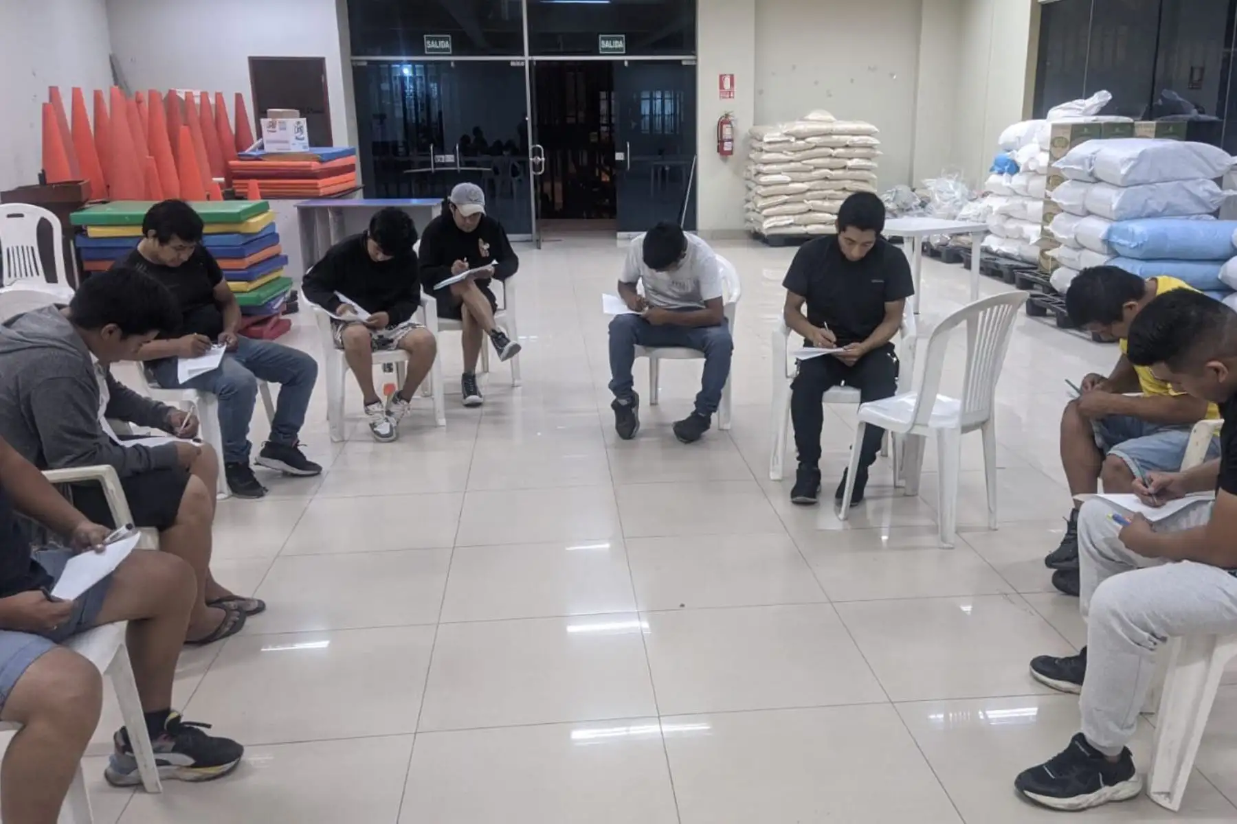 El colectivo “Hombres por la Igualdad” es una iniciativa del Programa Nacional Aurora, parte del Ministerio de la Mujer y Poblaciones Vulnerables (MIMP), el cual se encarga de concientizar a los hombres acerca de la violencia en contra de las mujeres. Fotos: ANDINA/Difusión