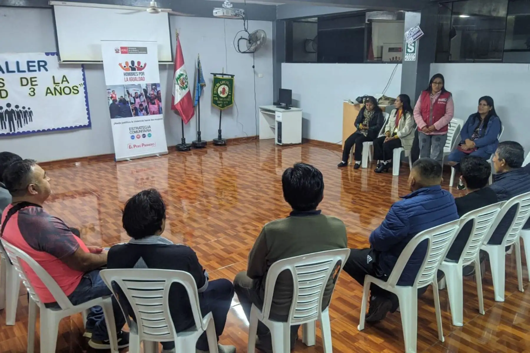 El colectivo “Hombres por la Igualdad” es una iniciativa del Programa Nacional Aurora, parte del Ministerio de la Mujer y Poblaciones Vulnerables (MIMP), el cual se encarga de concientizar a los hombres acerca de la violencia en contra de las mujeres. Fotos: ANDINA/Difusión
