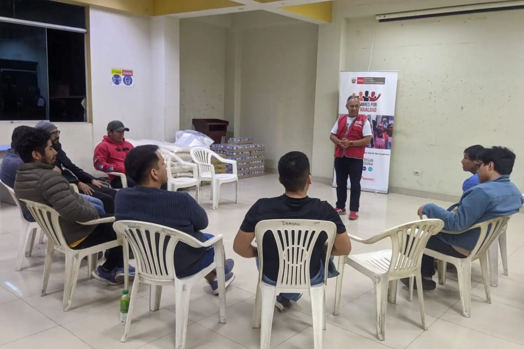 El colectivo “Hombres por la Igualdad” es una iniciativa del Programa Nacional Aurora, parte del Ministerio de la Mujer y Poblaciones Vulnerables (MIMP), el cual se encarga de concientizar a los hombres acerca de la violencia en contra de las mujeres. Fotos: ANDINA/Difusión