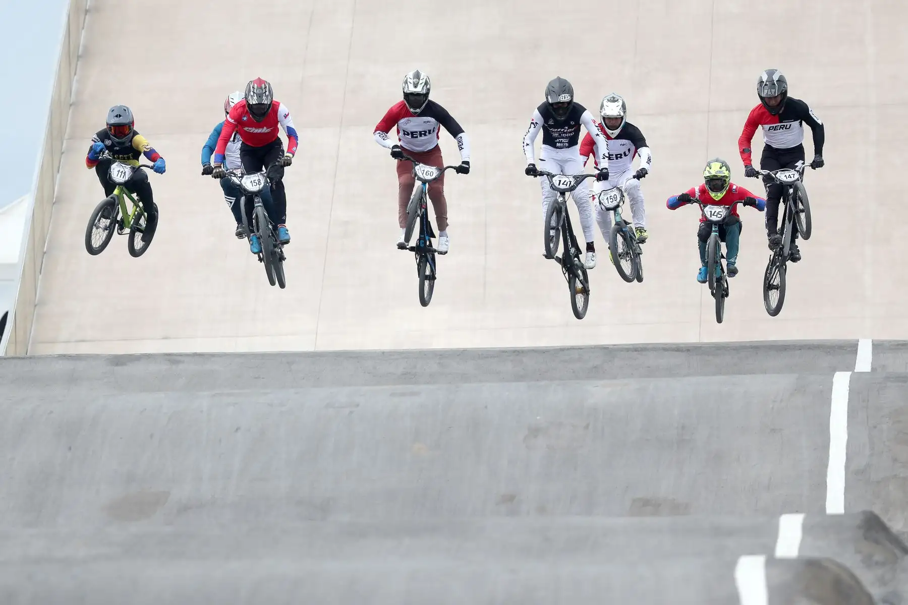 Campeonato Iberoamericano de BMX Racing 2024.
Participan: Argentina, Aruba, Bolivia, Brasil, Chile, Costa Rica, Ecuador, México y Perú.
Un hito deportivo que une a naciones de habla hispana y portuguesa.
Complejo Panamericano Costa Verde.
Foto: ANDINA / Lino Chipana.
