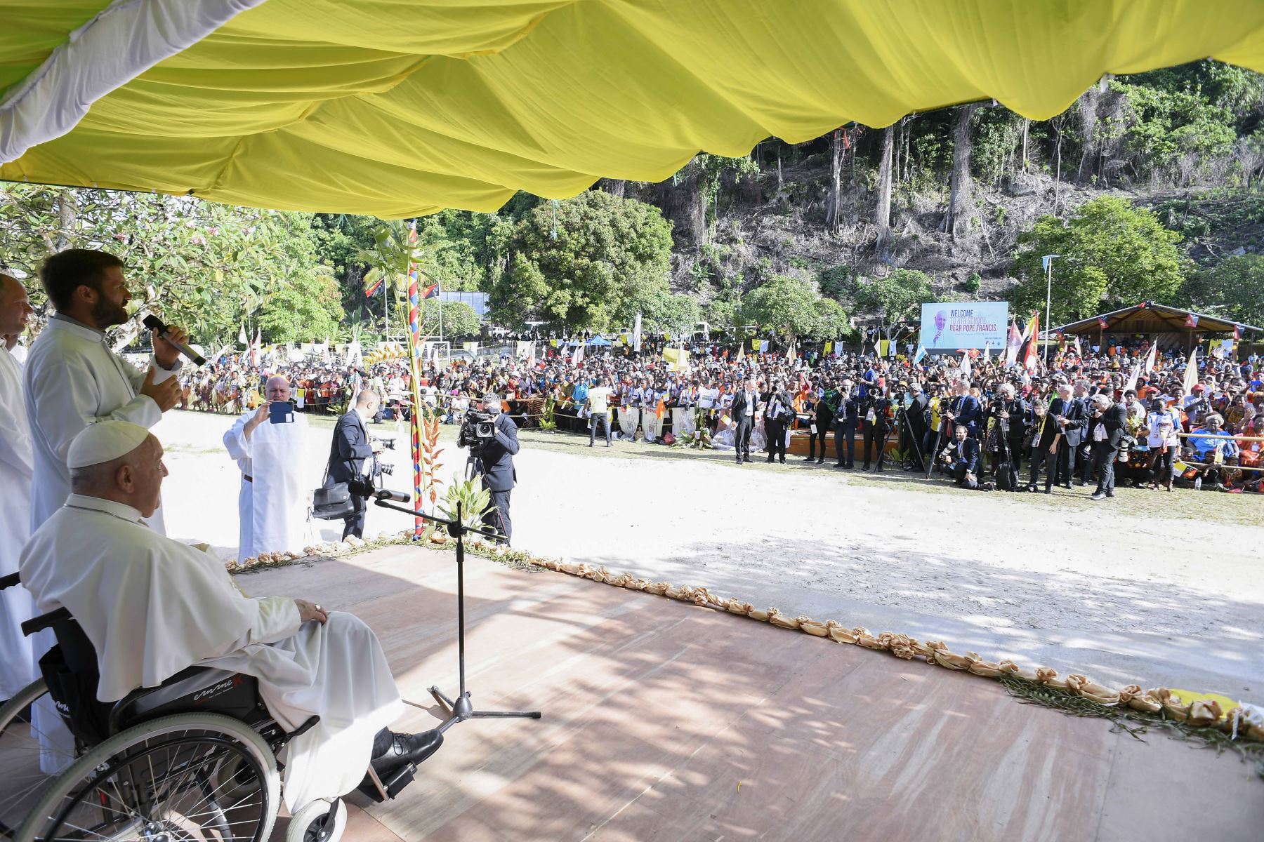 Papa Francisco durante una reunión en la Escuela de Humanidades Holy Trinity en Baro, Papúa Nueva Guinea.
Foto: AFP