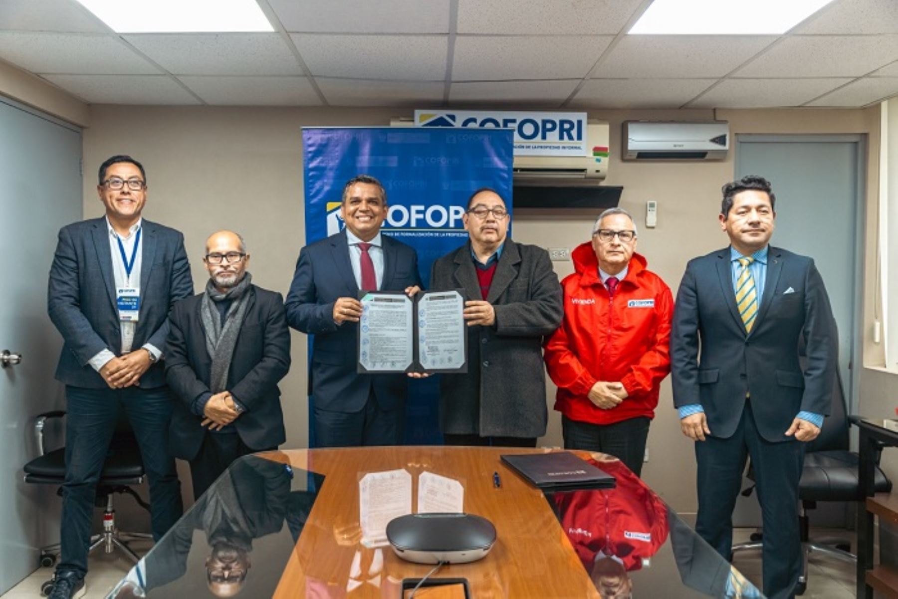 El Organismo de Formalización de la Propiedad Informal(Cofopri) firmó un convenio de cooperación con los municipios distritales de San Juan Bautista y Punchana para formalizar viviendas en beneficio de miles de loretanos.