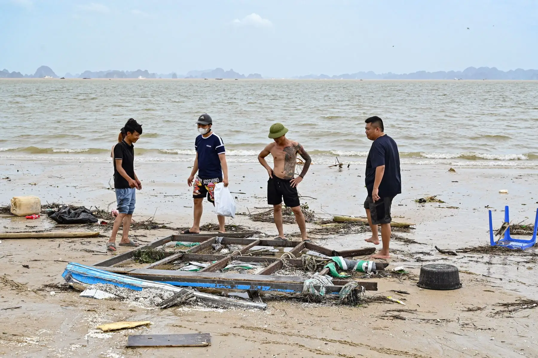 Antes de golpear Vietnam, el tifón Yagi atravesó el sur de China y Filipinas, donde causó la muerte de al menos 24 personas e hirió decenas más.
Foto: AFP