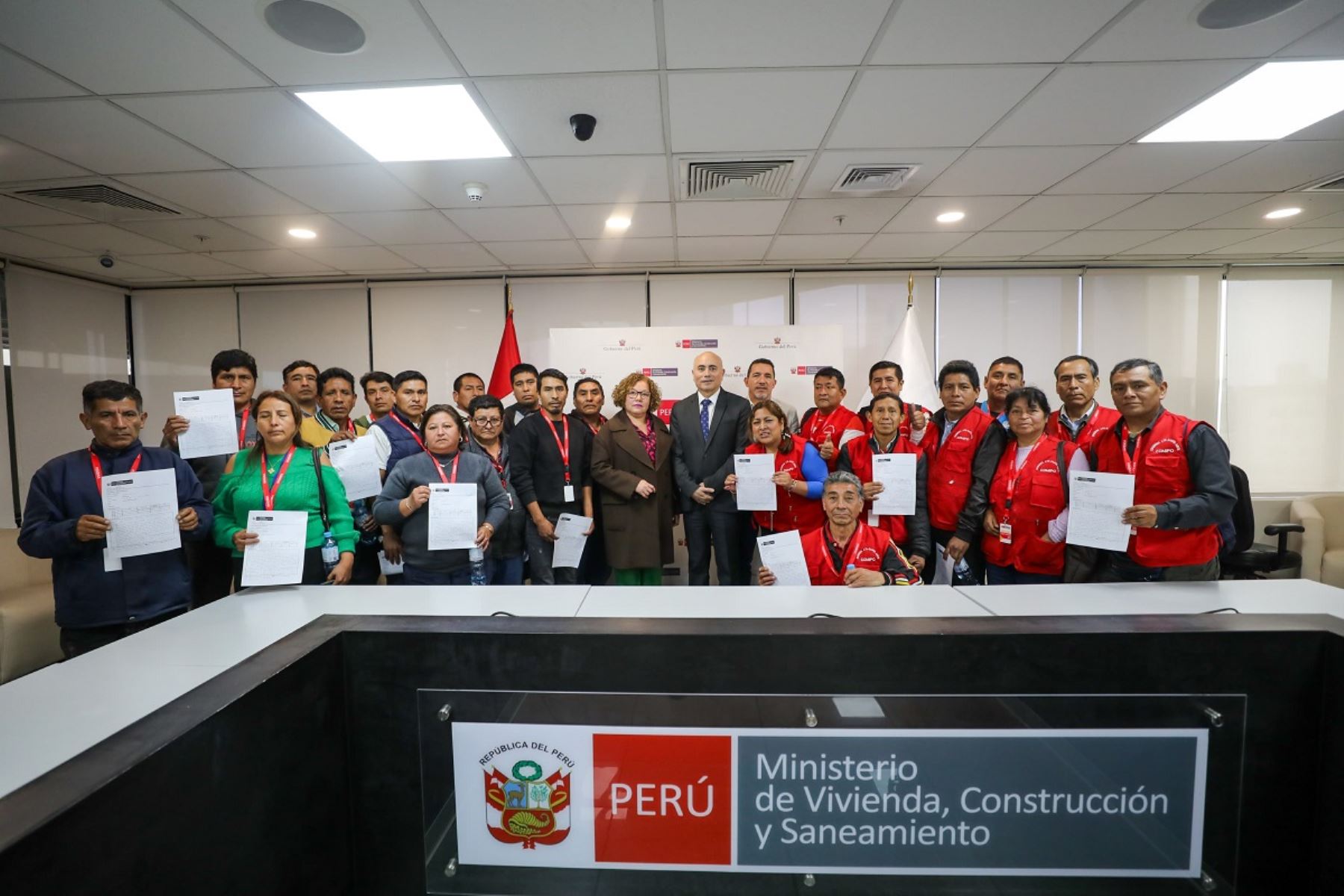 El ministro de Vivienda, Construcción y Saneamiento, Durich Witthembury, anunció que la licitación del proyecto de agua potable y alcantarillado que beneficiará a 130,000 vecinos de Ate y Santa Anita, se licitará en noviembre del 2024. Foto: Cortesía.