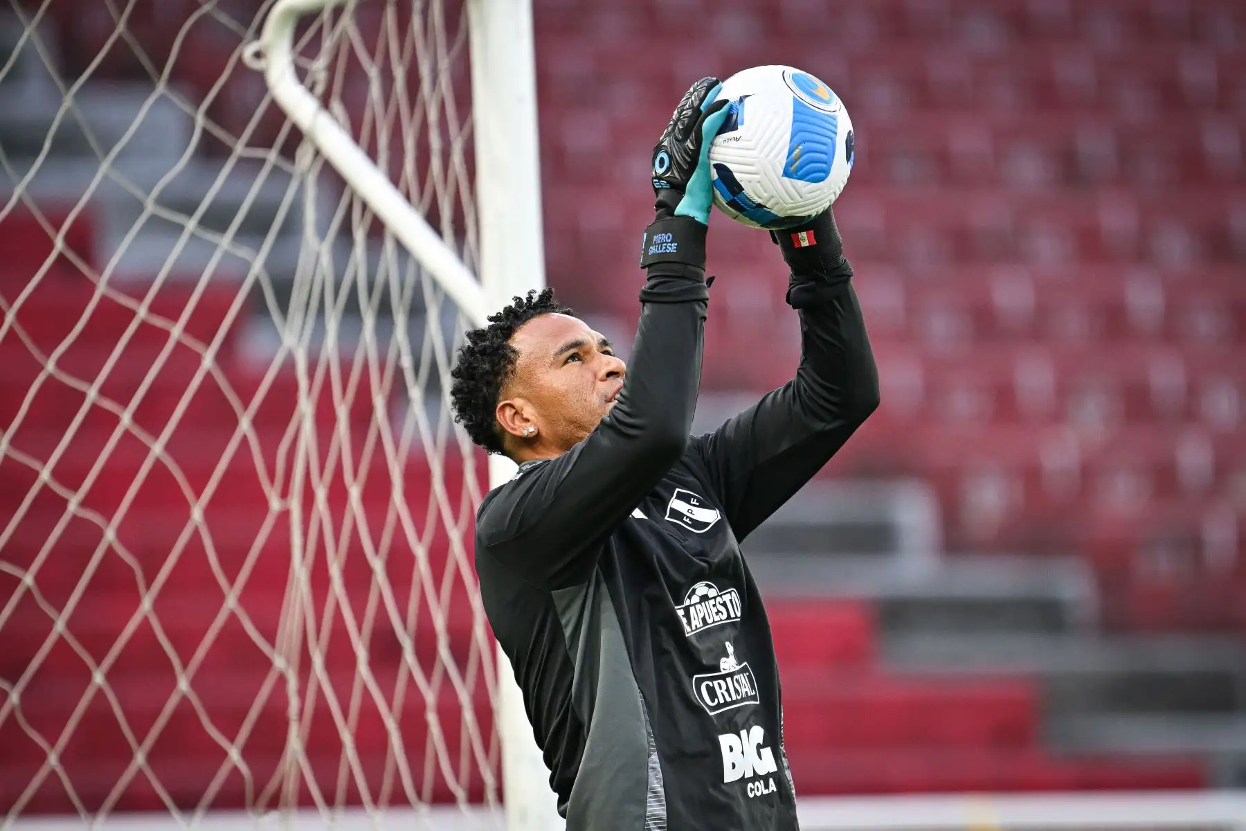 Recordó además que uno de los objetivos de la Copa América, donde Perú cayó eliminado en la fase de grupos, era tener un once y ahora le da importancia a consolidarlo e ir mejorando partido a partido.
Foto: FPF