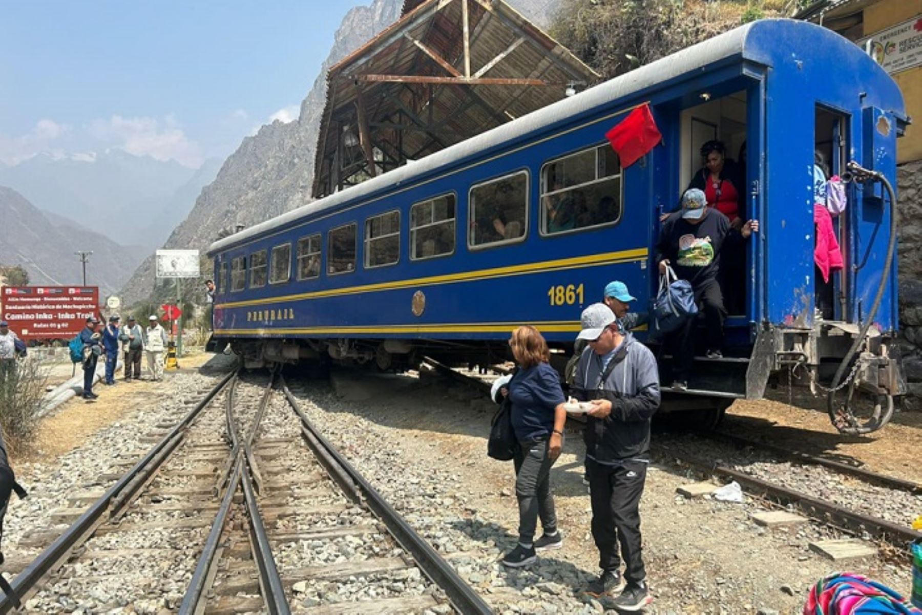 Tren a Machu Picchu se descarrila tras colisión con vehículo, pero no hay daños personales