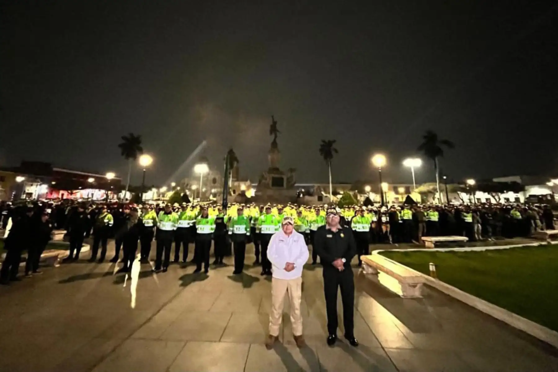 El ministro del Interior, Juan José Santiváñez, presidió el despliegue de más de 500 efectivos de la Policía Nacional del Perú por las zonas más sensibles de Trujillo y Virú, en la región La Libertad, para intensificar el patrullaje, control y prevención del delito. Foto: ANDINA/Mininter