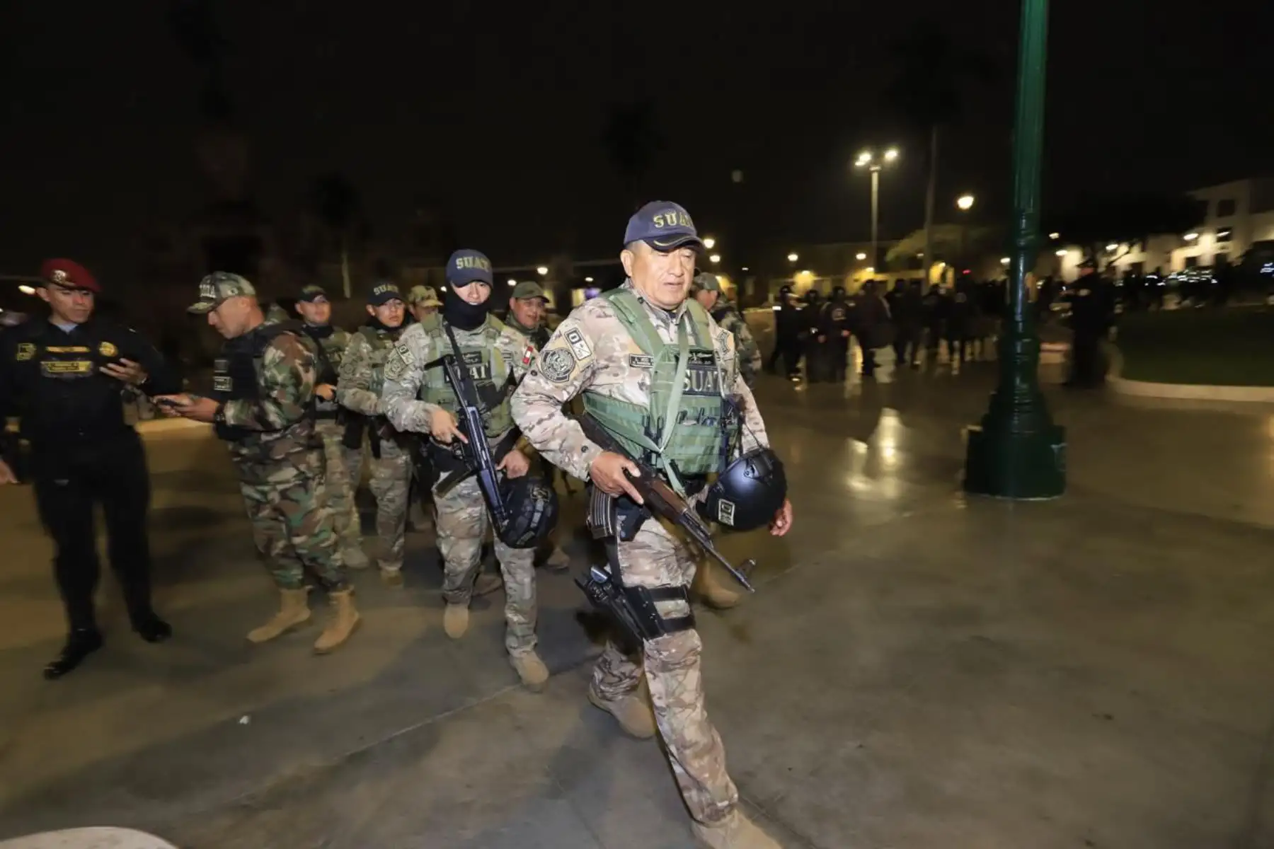 El ministro del Interior, Juan José Santiváñez, presidió el despliegue de más de 500 efectivos de la Policía Nacional del Perú por las zonas más sensibles de Trujillo y Virú, en la región La Libertad, para intensificar el patrullaje, control y prevención del delito. Foto: ANDINA/Mininter