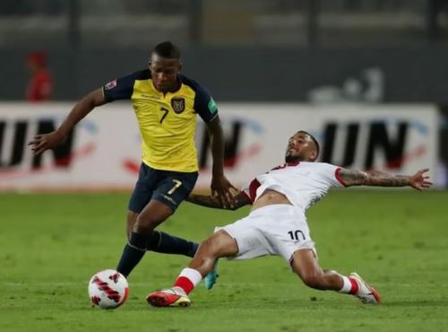 Perú enfrenta a Ecuador en un vital partido por las Eliminatorias