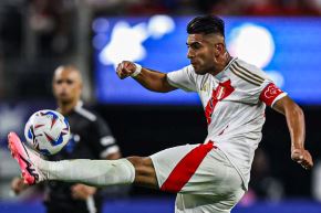 Carlos Zambrano defensor de la selección peruana. 