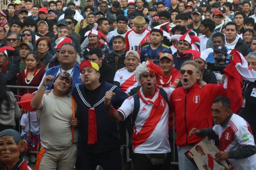 Afición peruana lamenta la derrota de Perú frente a Ecuador que nos acerca a la eliminación