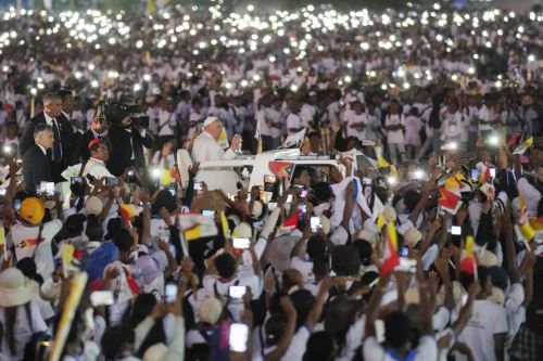 ¡La mitad del país! Papa Francisco celebra una misa en Dili y asisten 600,000 personas