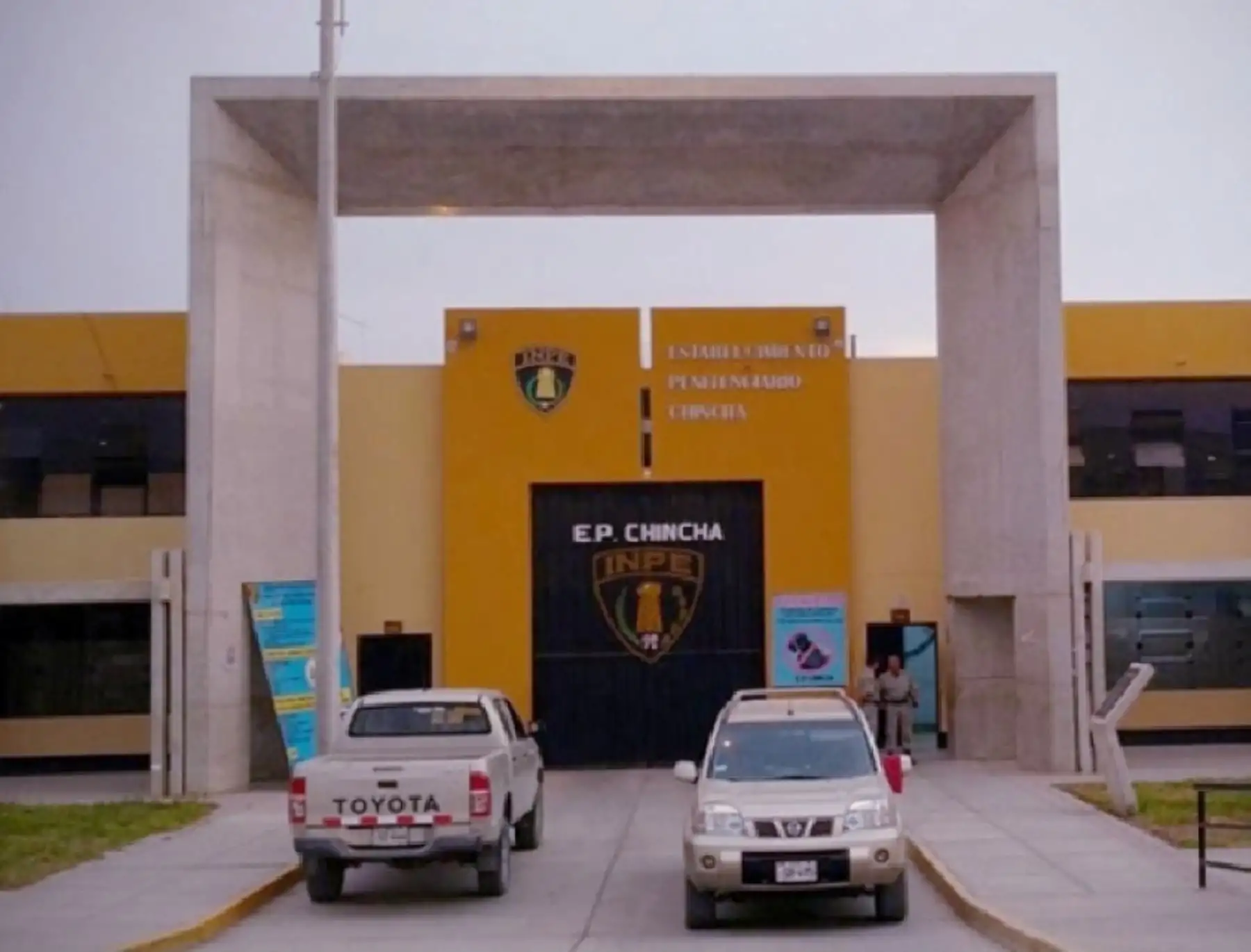 Agentes del INPE intervienen a una mujer que pretendía ingresar droga a penal de Chincha