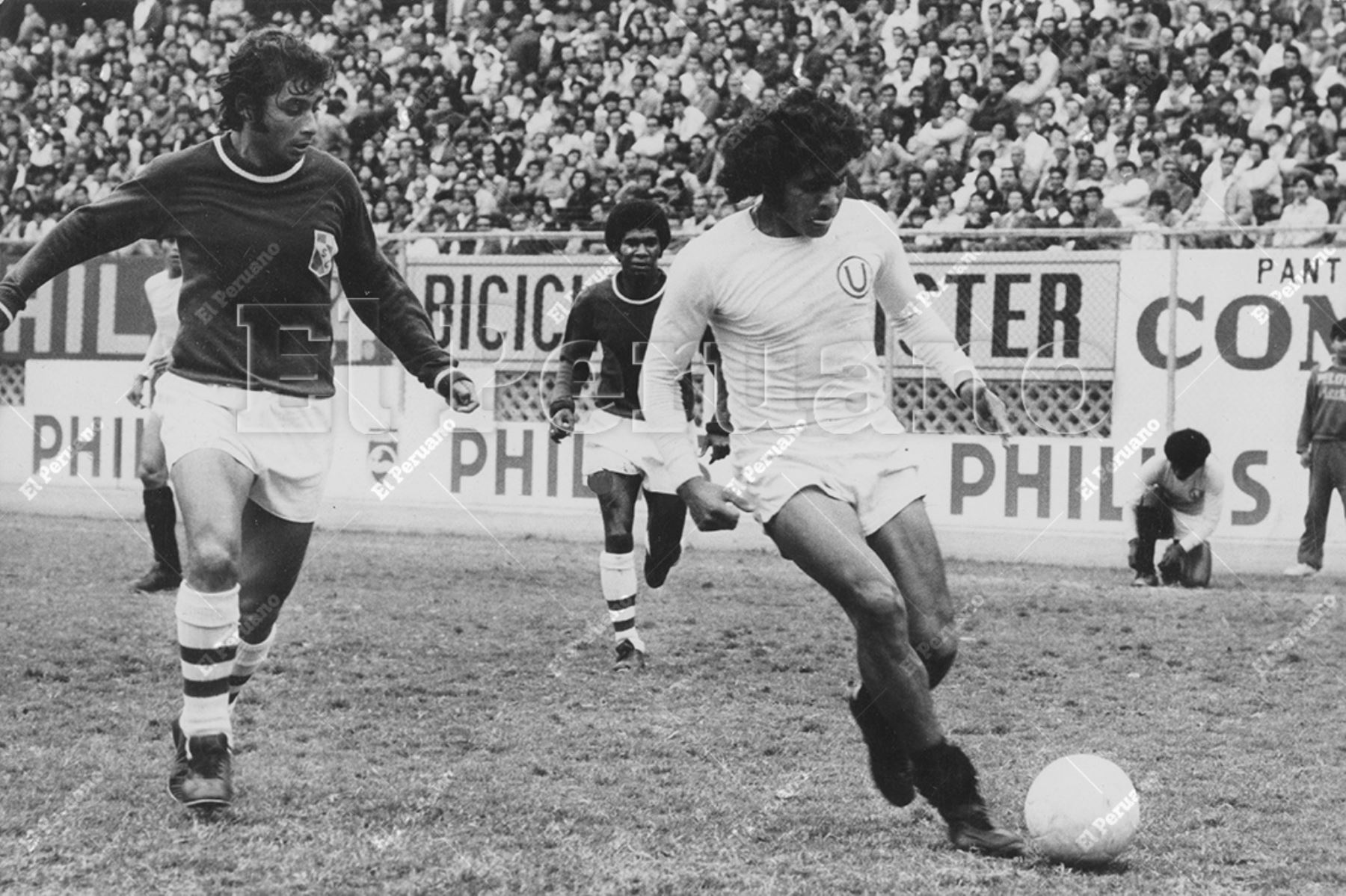 Lima - 17 octubre 1976 / Roberto Chale en el partido entre Sporting Cristal y Universitario de Deportes por el Torneo Descentralizado. Foto: Archivo Histórico de El Peruano