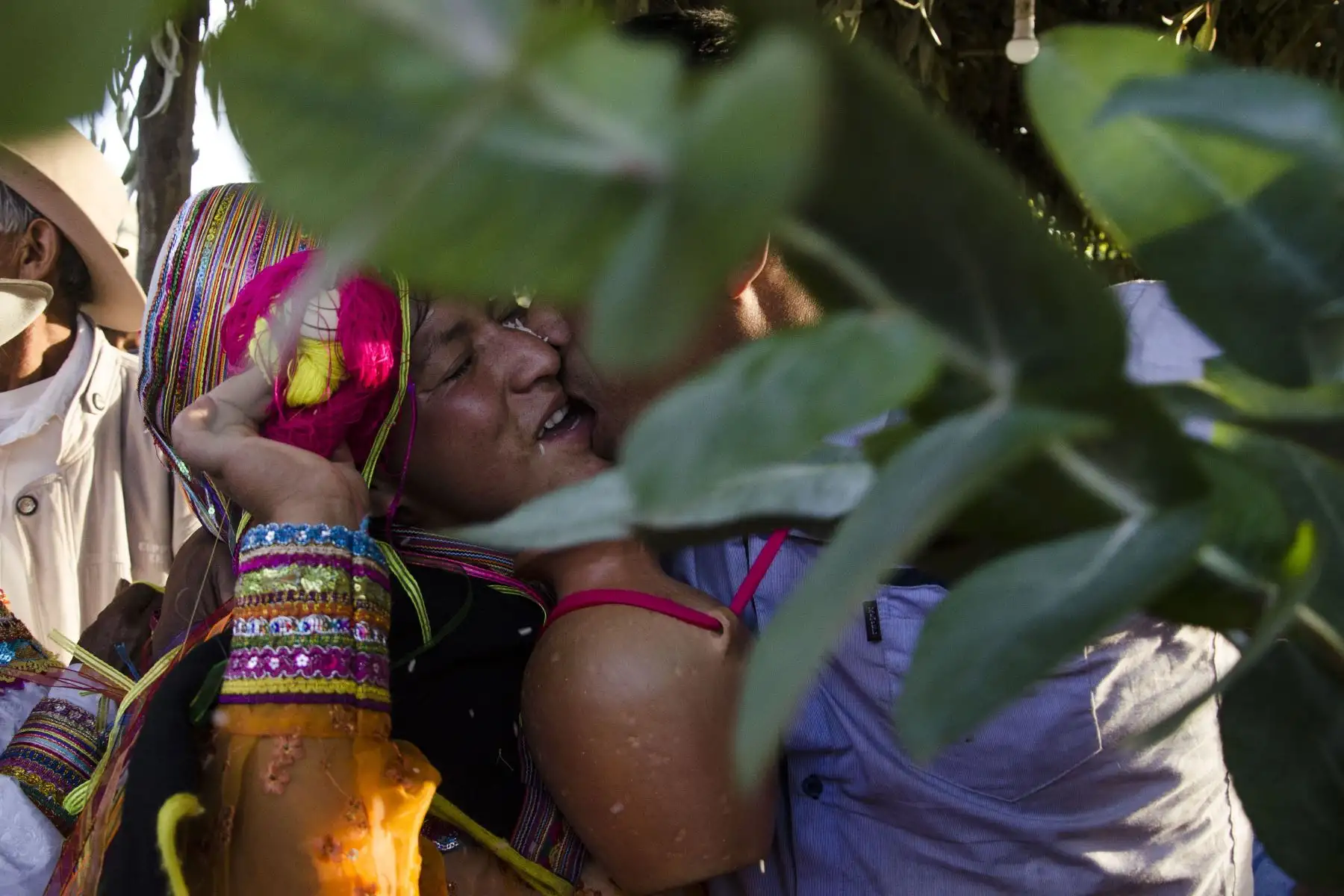 En el Warmi Ayllu que se celebra en el marco de la festividad de la Virgen de las Nieves y de San Isidro Labrador en Arequipa, los novios de uno de los centros poblados del distrito de Yanaquihua se casan bajo una presencia católica, pero también mantienen viva sus profundas y marcadas tradiciones prehispánicas. Foto: Cortesía: Edson Canaza