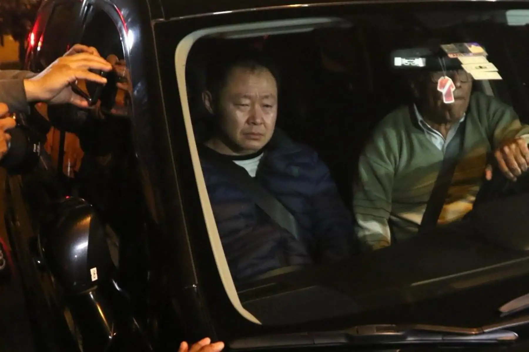 Kenji Fujimori se retira la vivienda de la lideresa de Fuerza Popular, Keiko Fujimori, en donde se encuentran los restos del expresidente de la República, Alberto Fujimori, quien falleció recientemente a los 86 años de edad. Foto: ANDINA/Héctor Vinces