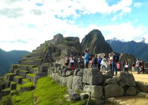 Más de 133,000 personas visitaron Machu Picchu entre el 3 al 27 de agosto. De este total, cerca de 114,000 lo hicieron tras adquirir su entrada en la nueva plataforma digital del Estado, destacó el Ministerio de Cultura. ANDINA/Difusión