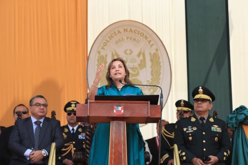 Presidenta Dina Boluarte participa en ceremonia por el Día de los Defensores de la Democracia