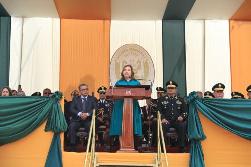 Presidenta Dina Boluarte participa en ceremonia por el Día de los Defensores de la Democracia