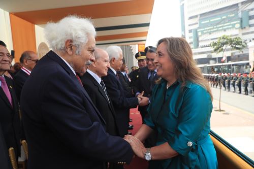 Presidenta Dina Boluarte participa en ceremonia por el Día de los Defensores de la Democracia