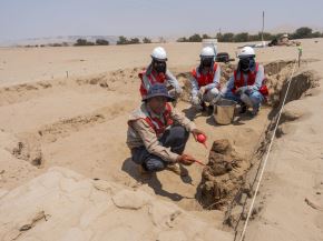 Un grupo de arqueólogos peruanos descubrió en Ica fardos funerarios de hace más de 800 años de antigüedad que pertenecen a la cultura Ika. El hallazgo se produjo en el sitio arqueológico Huacachina Seca. Foto: Genry Bautista