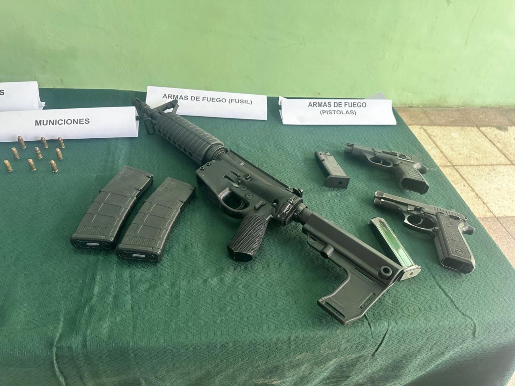 La Policía incautó armas de largo alcance durante la intervención contra los presuntos miembros de la banda criminal que operaba en Piura.