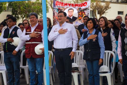 El gobernador de Lambayeque, Jorge Pérez, participó en ceremonia de entrega de terreno. Foto: ANDINA/Difusión