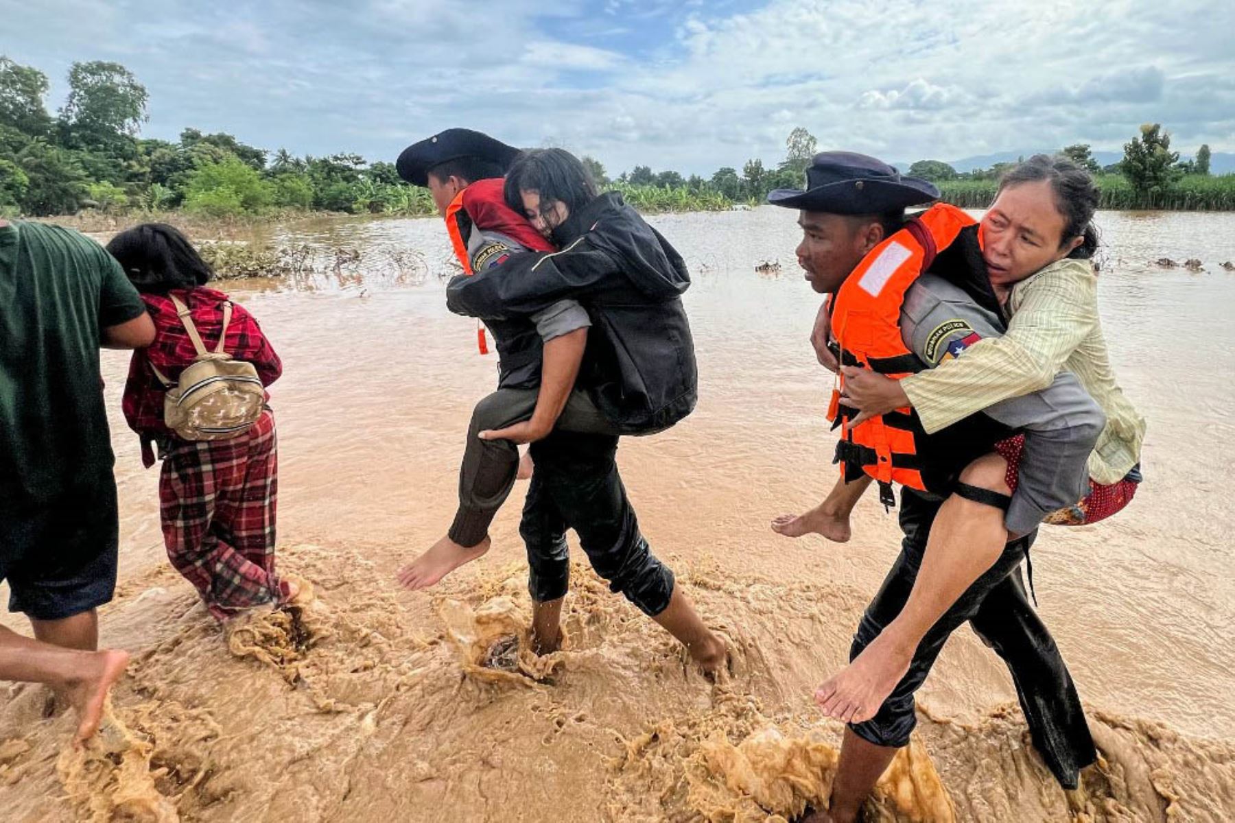 El tifón Yagi provocó un colosal diluvio de lluvia que inundó una franja del norte de Vietnam, Laos, Tailandia y Myanmar, provocando deslizamientos de tierra mortales e inundaciones generalizadas de ríos. Foto: AFP