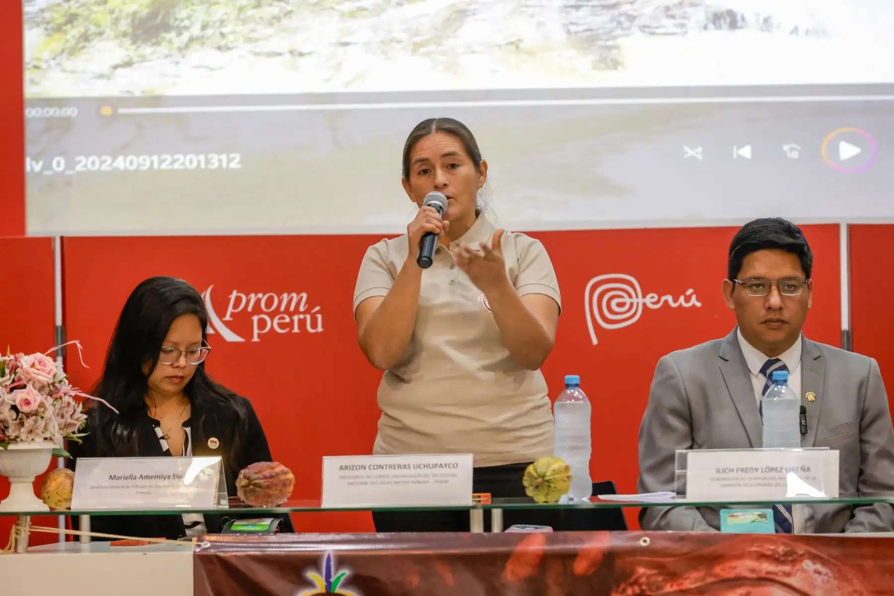 La Sra. Aryzon Contreras Unchupayco, presidenta del Comité Organizador, invitó a autoridades, empresarios y productores de otras regiones del país a visitar el distrito, que se encuentra en el corazón de la producción de cacaos nativos. Foto: ANDINA/Luis Iparraguirre