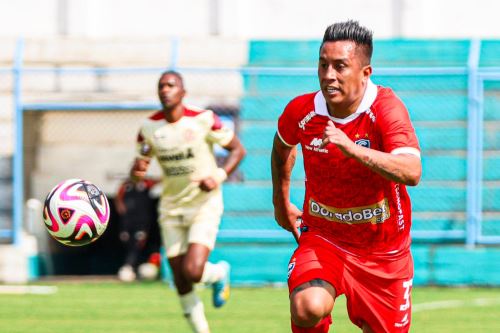 Christian Cueva sumando sus primeros minutos con la camiseta de Cienciano.