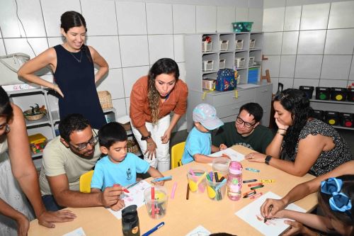 un vínculo positivo entre ambos mejora el rendimiento escolar y contribuye a crear un entorno de aprendizaje más armonioso y motivador. Foto: ANDINA/Difusión