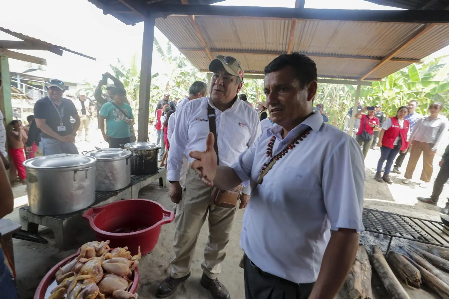 El presidente del Consejo de Ministros, Gustavo Adrianzén, acompañado de miembros de su Gabinete Ministerial, participó en la entrega de equipamiento y bienes a la residencia estudiantil "Weepiu Yuu Kuyu", ubicada en Santa Marñia de Nieva, en la región Amazonas. Foto: ANDINA/PCM