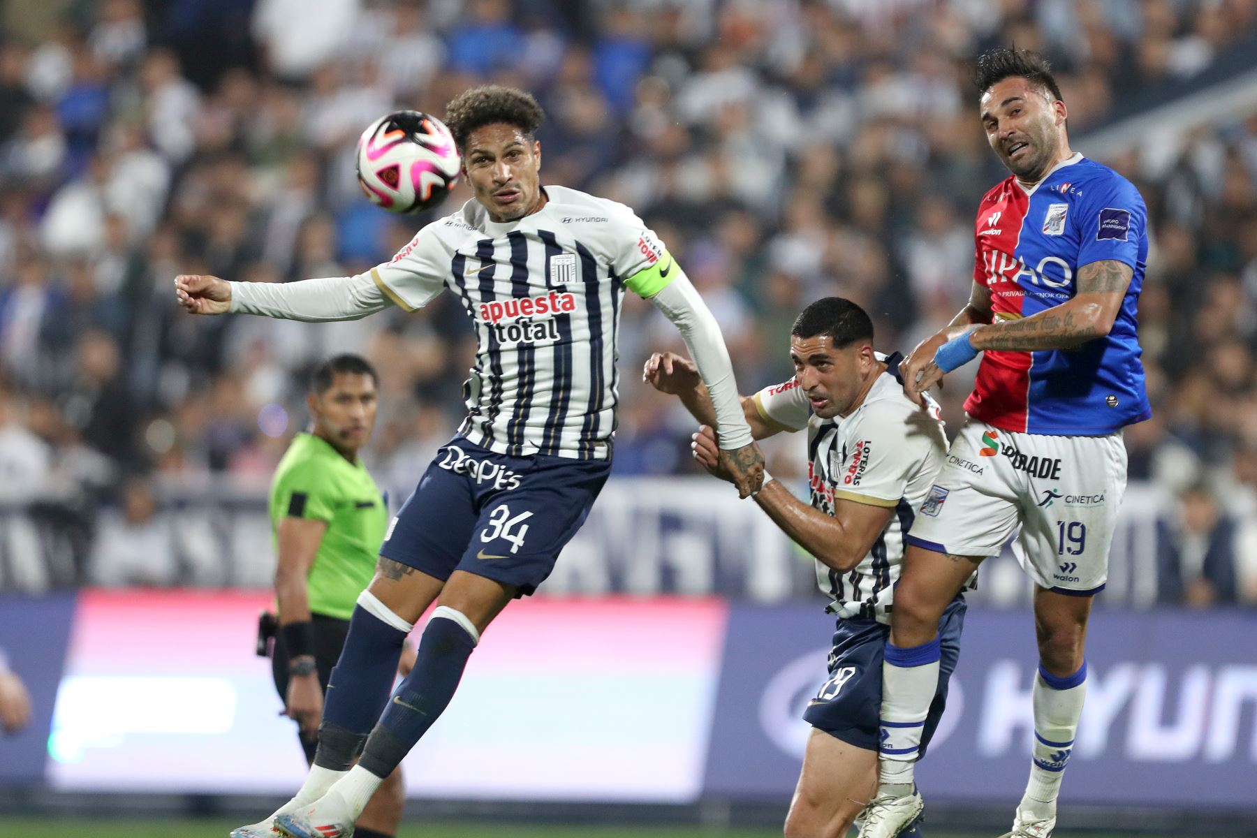 Paolo Guerrero está listo para jugar por Alianza Lima. Foto: ANDINA